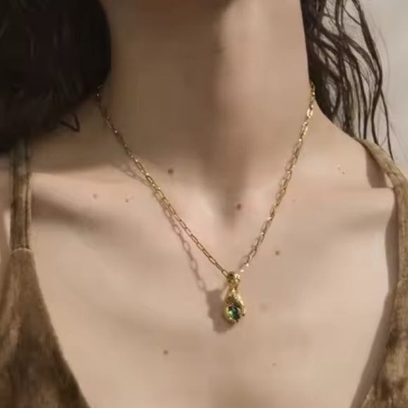 18K GOLD Anthropologe Necklace with Green Pendant - Picture 4 of 10